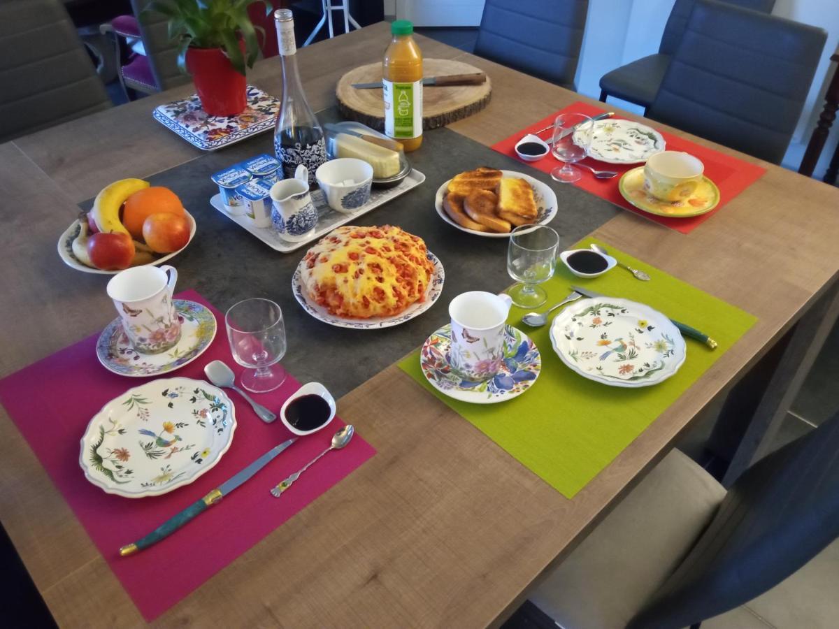 Chantilly ,petit Dejeuner Et Table D'hotes Possible Holiday home *