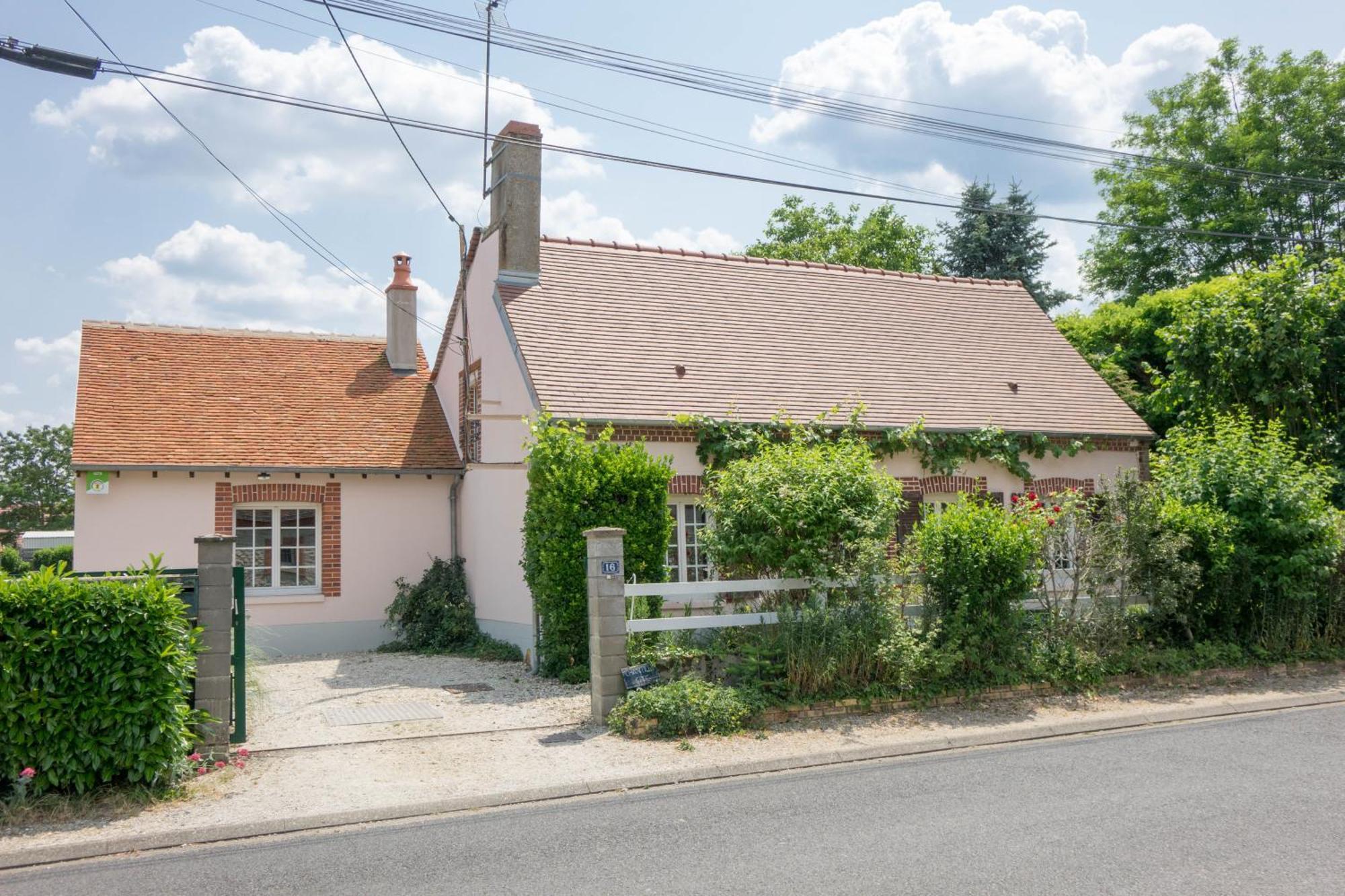 Chantilly ,petit Dejeuner Et Table D'hotes Possible Holiday home *